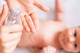 Dầu gió có thực sự an toàn với trẻ nhỏ?