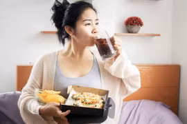 Giải mã nỗi lo tăng cân vì ăn sau 8 giờ tối