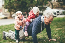 Đừng để người già cô đơn trong chính tổ ấm của mình