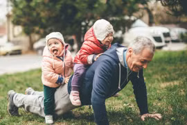 Đừng để người già cô đơn trong chính tổ ấm của mình