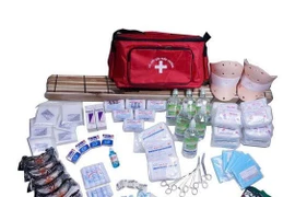 Gia đình an toàn mùa bão nhờ balo y tế đúng cách