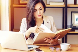 Có nên gác lại sự nghiệp để vun vén gia đình?