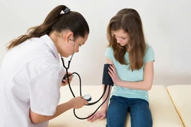 Trẻ mệt mỏi, hoa mắt có thể do huyết áp thấp