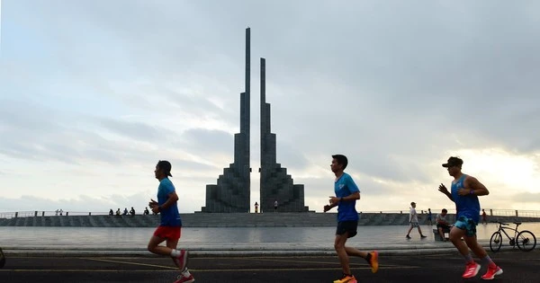 Tháp Nghinh Phong, nơi gió về kể chuyện đất Phú trời Yên