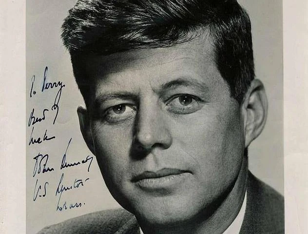 Bán đấu giá 100 kỷ vật của gia đình Tổng thống Kennedy 
