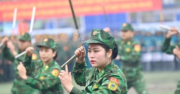 Màn võ thuật đẹp mắt của các nữ chiến sĩ biên phòng xinh đẹp 