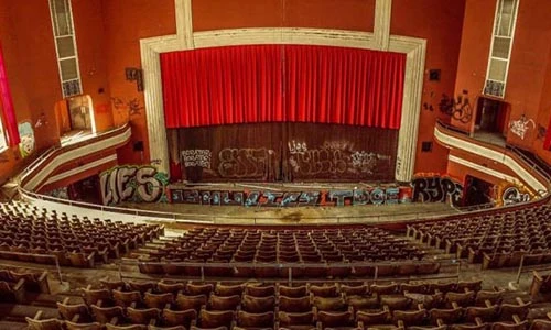 Lạnh người đột nhập thành phố “ma” bị siêu bão tàn phá