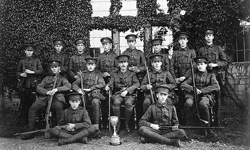 Ảnh thanh niên Anh rời trường học, ra chiến trường CTTG 1