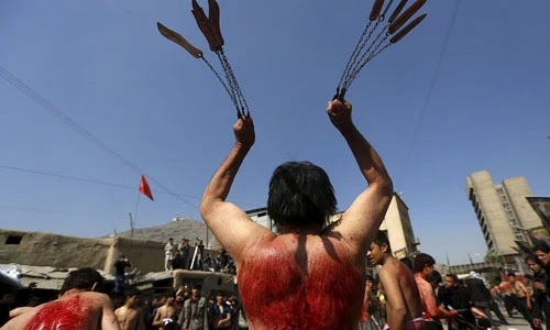 Rợn người nghi lễ tự đánh mình đẫm máu nhất hành tinh