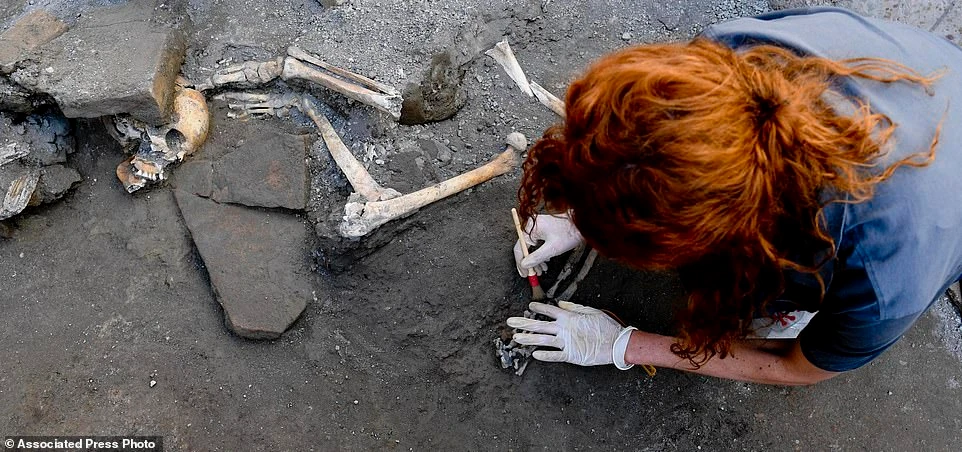 Kinh ngạc 5 bộ hài cốt 2.000 tuổi nguyên vẹn đến ngỡ ngàng