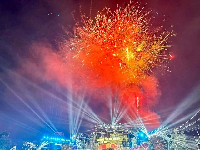 Người dân cả nước chào đón năm mới 2024 với nhiều niềm tin, kỳ vọng