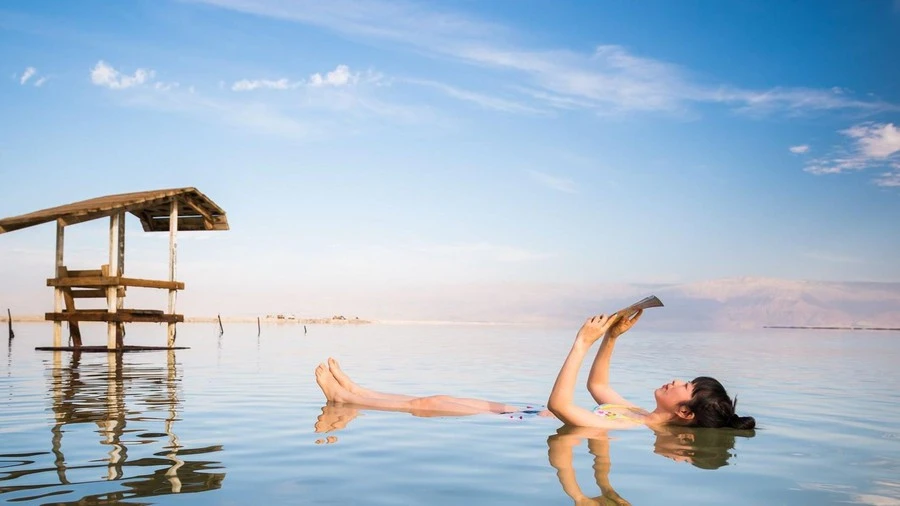 Video: Giải mã lý do bạn không thể chìm ở Biển Chết?