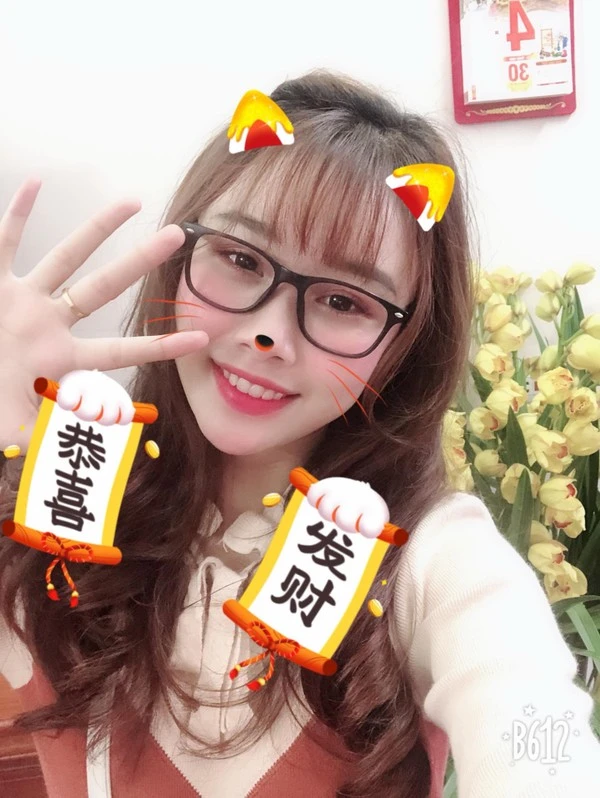 Dàn bạn gái tuyển thủ Việt Nam ngày đầu xuân