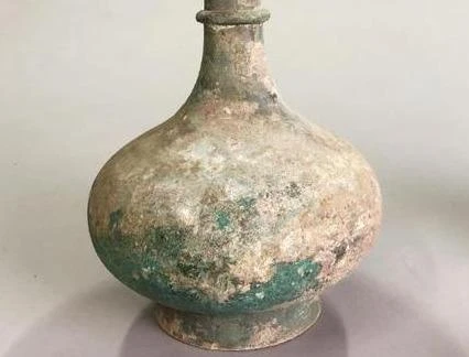 Chiếc bình 2.000 tuổi chứa chất lỏng bí ẩn trong mộ cổ TQ 