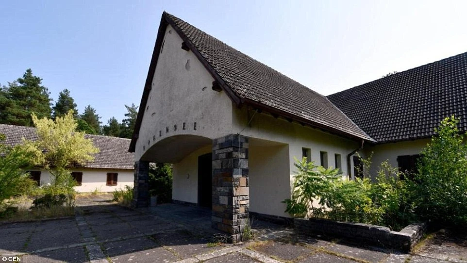 "Đột nhập" tư dinh duy nhất còn nguyên vẹn của Đức quốc xã