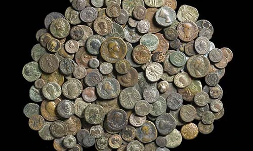 Tìm thấy kho tiền cổ niên đại 2.500 năm trong lâu đài