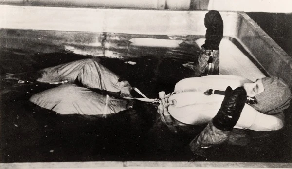 Hãi hùng thí nghiệm đóng băng cơ thể của phát xít Đức