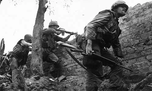 Chiến trường Việt Nam 1968 qua ảnh Don McCullin (1)