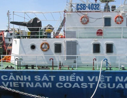 Thăm tàu cảnh sát biển CSB 4032 vừa từ điểm nóng Hoàng Sa trở về