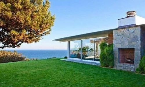 Ngắm biệt thự xa hoa ven biển của tài tử Brad Pitt