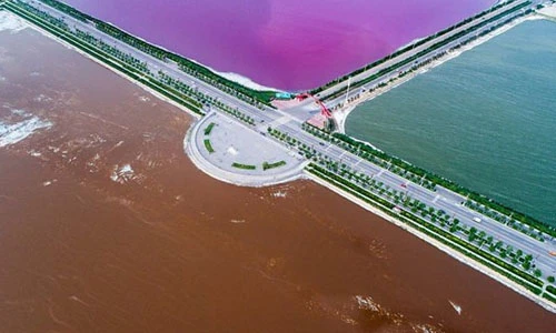 Giải mã “Biển Chết Trung Quốc” bỗng dưng đổi màu kỳ dị