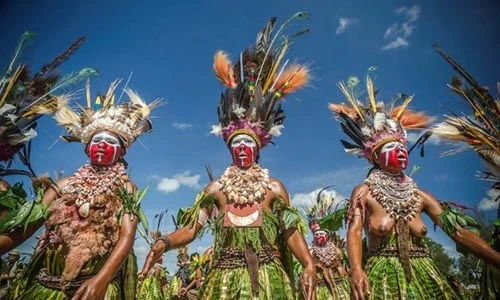 Ngắm trang phục vô cùng độc đáo của các bộ tộc thổ dân