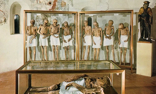 Bí ẩn những xác ướp vẹn nguyên ở nhà thờ Saint Andrew