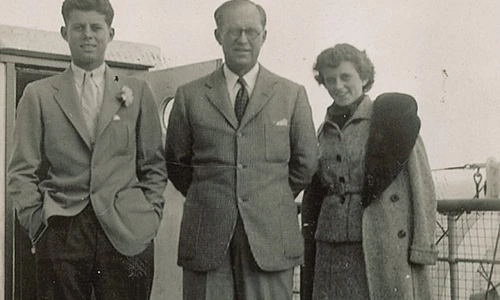 Ảnh thời trẻ chưa từng công bố của Tổng thống Mỹ Kennedy