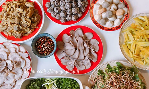 Mâm cơm mẹ nấu cho con gái đã đi lấy chồng khiến dân mạng “phát hờn”