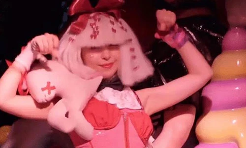 Video: Độc đáo nhà hàng của những “nữ yêu tinh” xinh xắn ở Nhật Bản