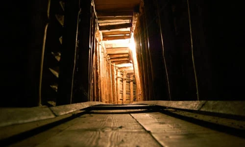 Bên trong đường hầm bí mật nổi tiếng nhất những năm 1990