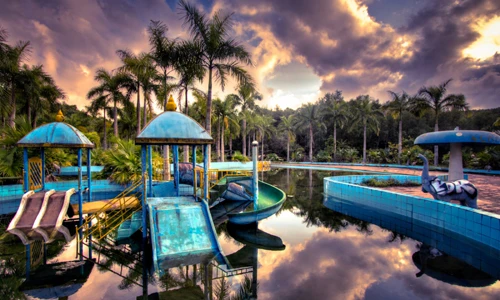 Công viên ở Huế bỏ hoang đẹp ma mị trên báo Tây