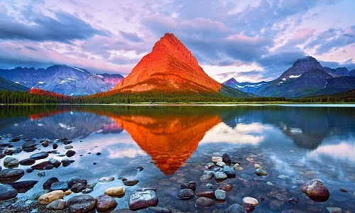 Sự thật ngỡ ngàng về ngọn núi “nhuộm đỏ” rực rỡ lúc bình minh