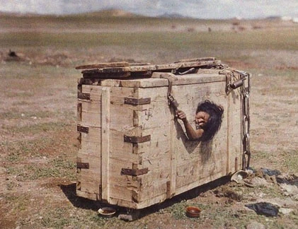 Loạt ảnh: Khoảnh khắc xót xa nhất trong lịch sử loài người 