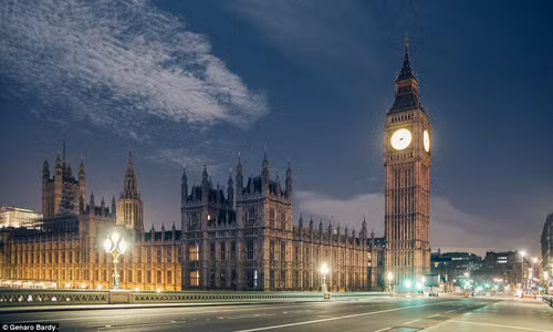 Vẻ đẹp lạ của điểm đến nổi tiếng khi vắng bóng người