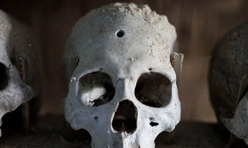 Loạt ảnh kinh ngạc về bộ tộc săn đầu người độc nhất TG