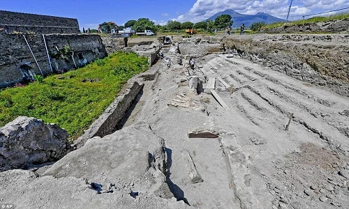 Cận cảnh tàn tích mới phát hiện ở thành phố cổ Pompeii