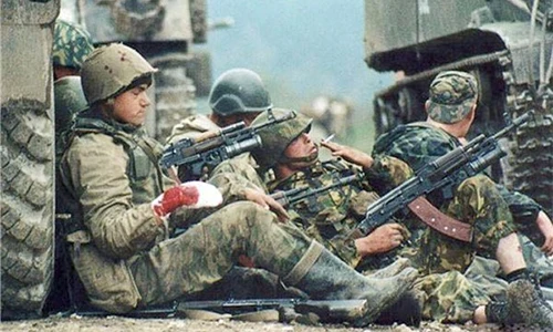Bộ ảnh giá trị về binh lính Nga ở Chechnya năm 1990