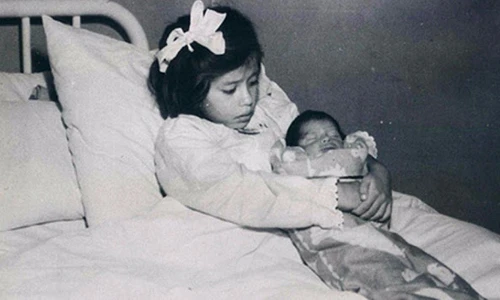 Chuyện kể giật mình về bà mẹ trẻ nhất lịch sử loài người