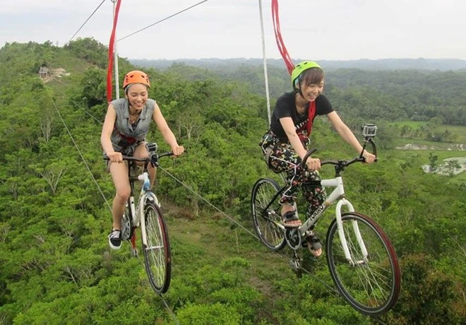 Video: Trải nghiệm đạp xe trên dây mạo hiểm ở Philippines