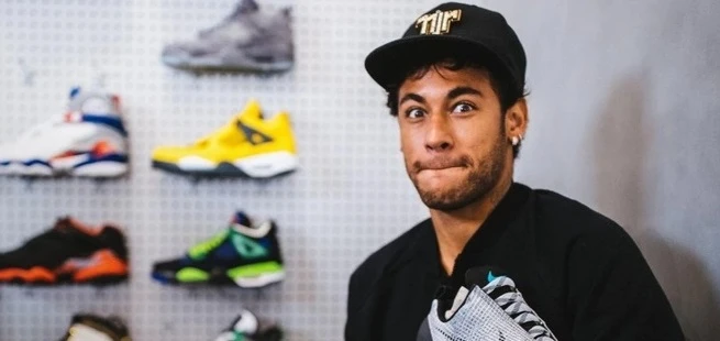 Video: Neymar và dàn cầu thủ chi nhiều tiền mua giày sneakers 