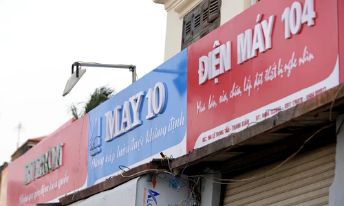 Tận mục "đồng phục" biển quảng cáo ở phố kiểu mẫu Lê Trọng Tấn