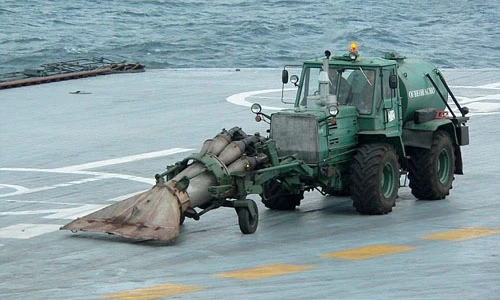 Kinh ngạc máy quét rác trên tàu sân bay Nga