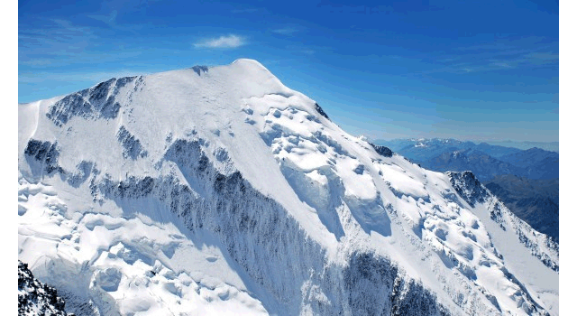 Mont-Blanc là dãy núi tuyệt đẹp, vô cùng nổi tiếng ở Pháp đồng thời là ngọn núi cao nhất ở châu Âu ( (4.810m).