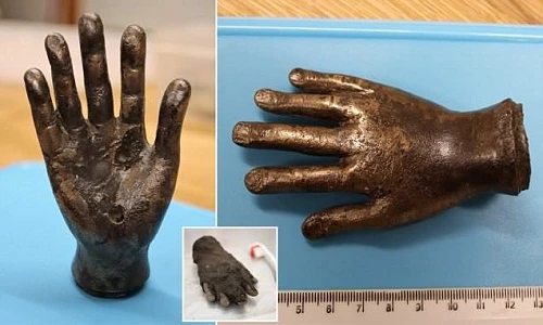 Phát hiện gây sốc về bàn tay 2,3 kg của người La Mã