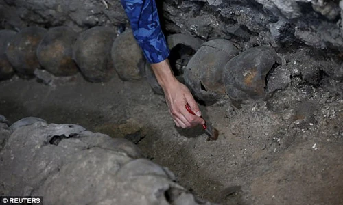 Giật mình tháp sọ người rùng rợn của đế chế Aztec