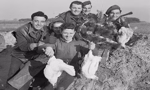 Ảnh: Khoảnh khắc yên bình của binh sĩ trong Thế chiến 2