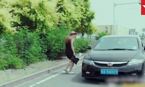 Cười vỡ bụng nữ khách xinh đẹp giả làm vợ tài xế xe chui