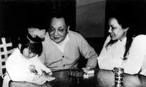 Loạt ảnh tiết lộ cuộc sống đời thường của Đặng Tiểu Bình