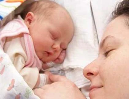 Trẻ sinh vào thời khắc giao thừa, vận số thế nào?